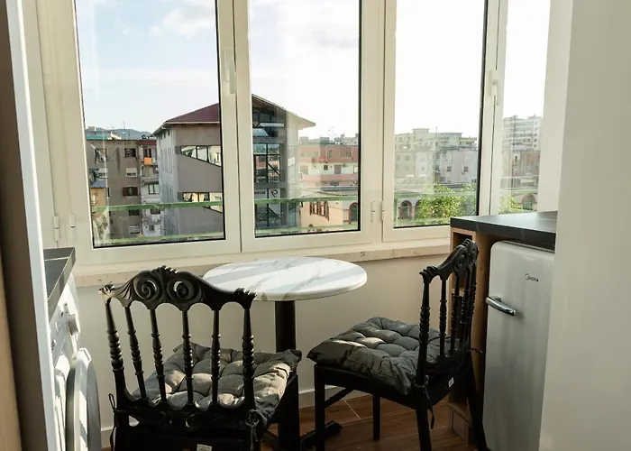 Prime Location In Apartman *